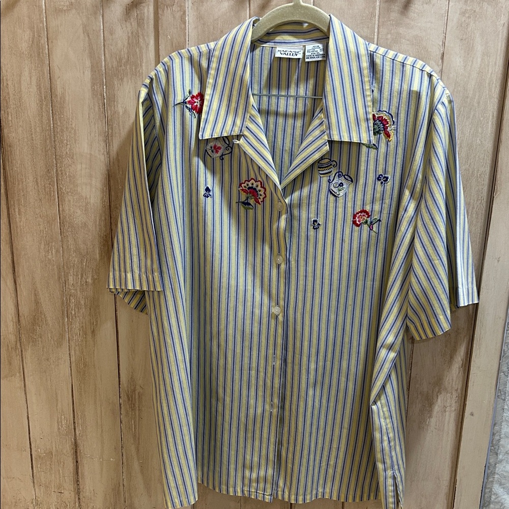 Napa Valley- Vintage Women’s Blue and Yellow Shirt with Beautiful Embroidery